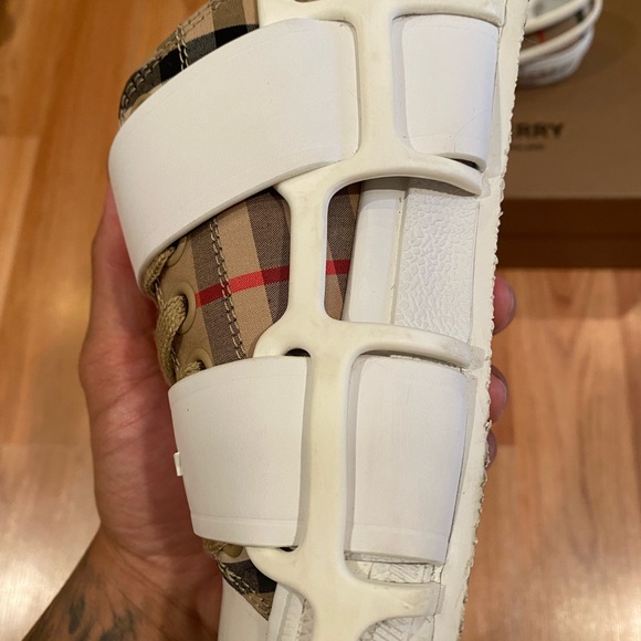 WOMENS US SIZE 6 WOMENS BURBERRY LCSL SHOE - Picture 5 of 10